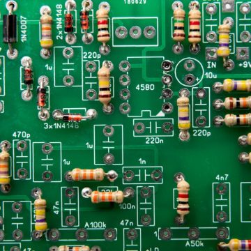Jak wykorzystać zestaw startowy Arduino do nauki podstaw elektroniki?
